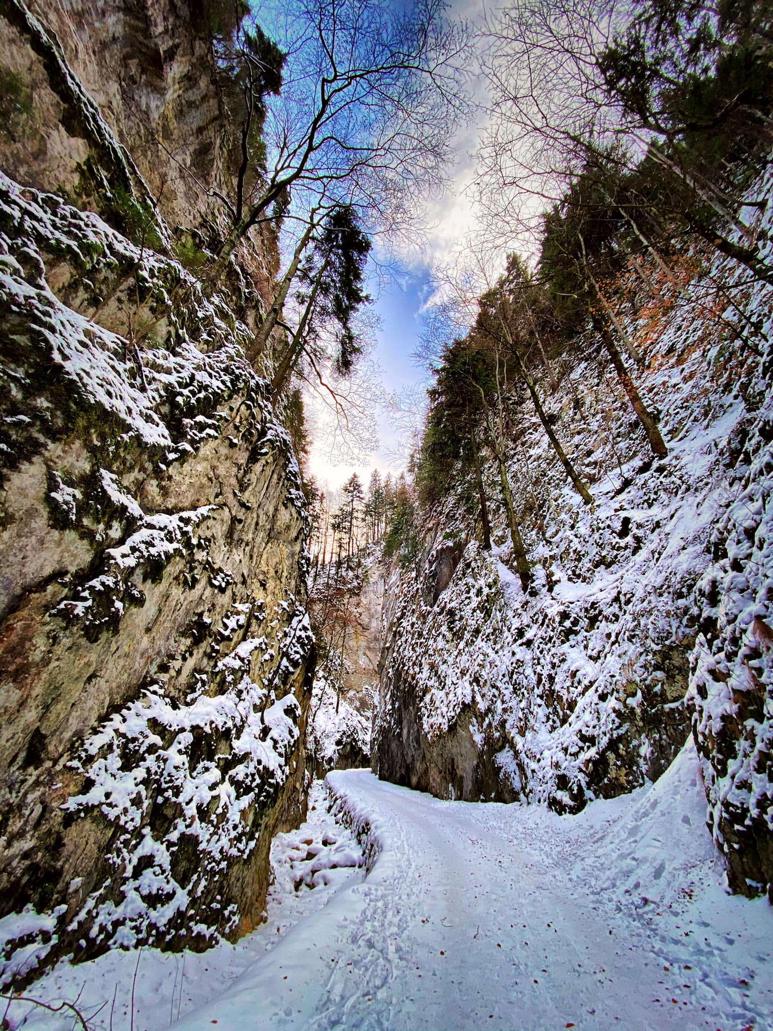 Prapastiile Zarnestilor, o gura de rai, aer curat, simplitate si frumusete naturala