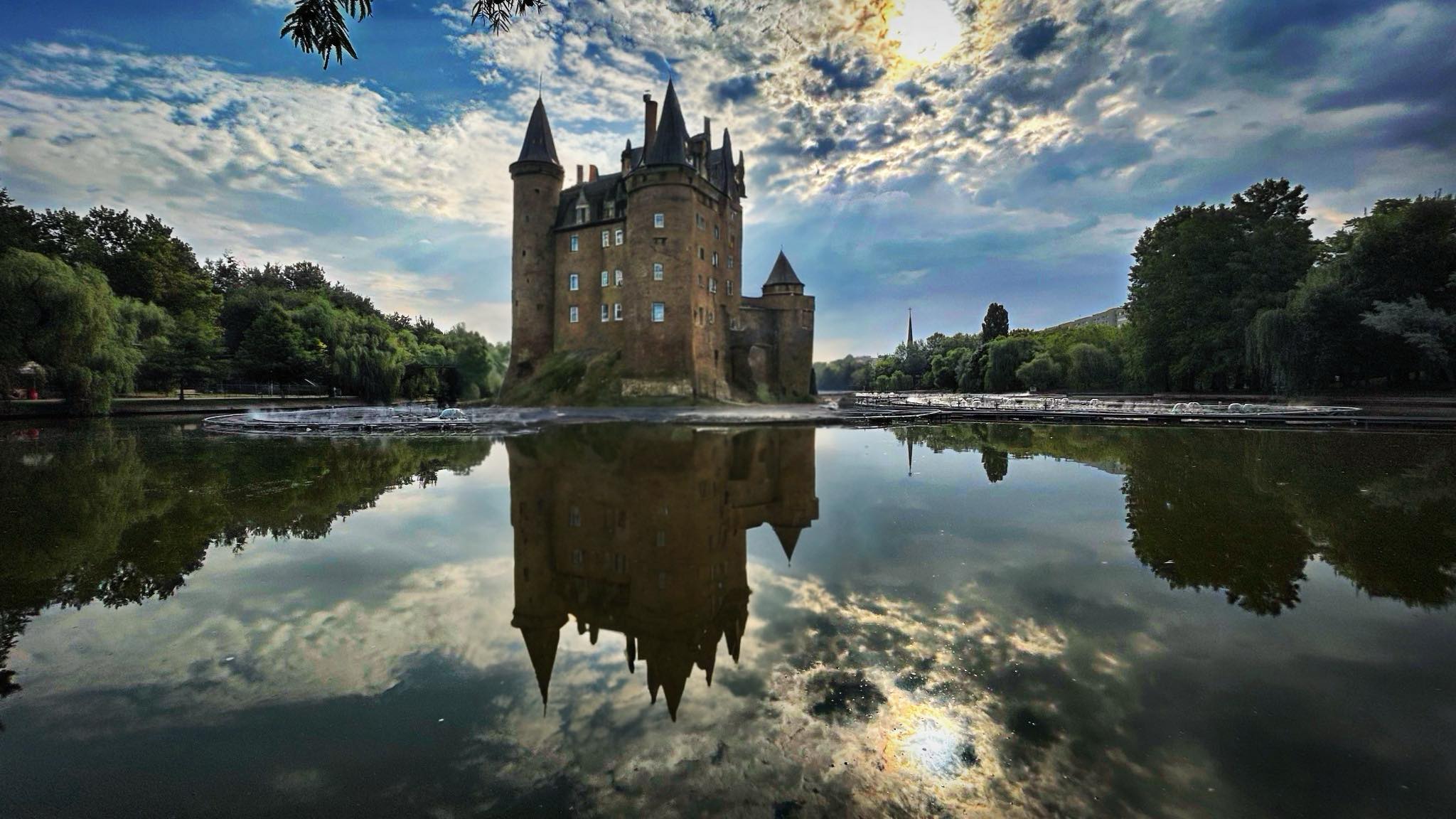 Legenda castelului ascuns din Parcul IOR