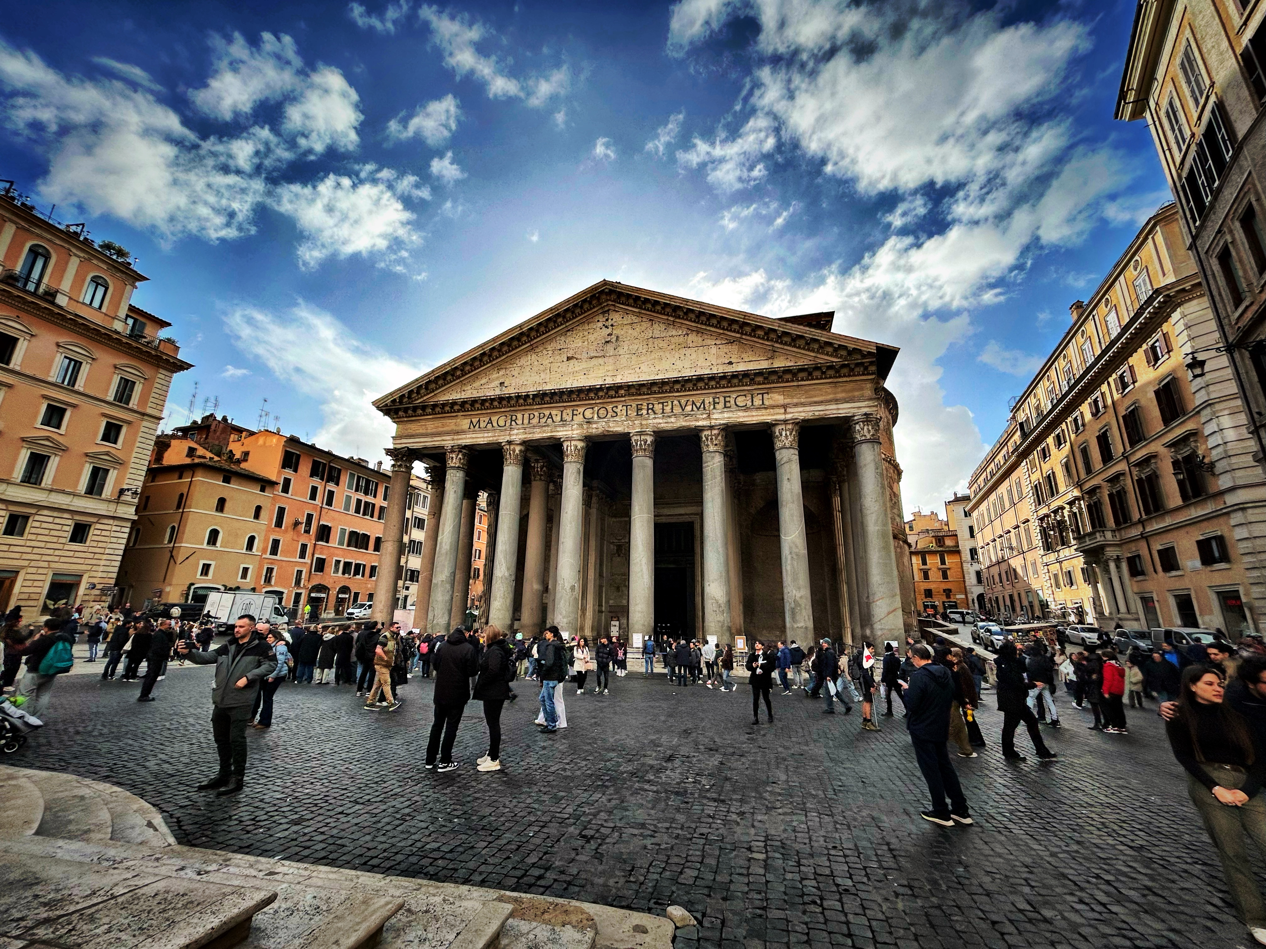 Pe urmele lui James Bond: O alergare prin istorie, artă și farmecul Romei