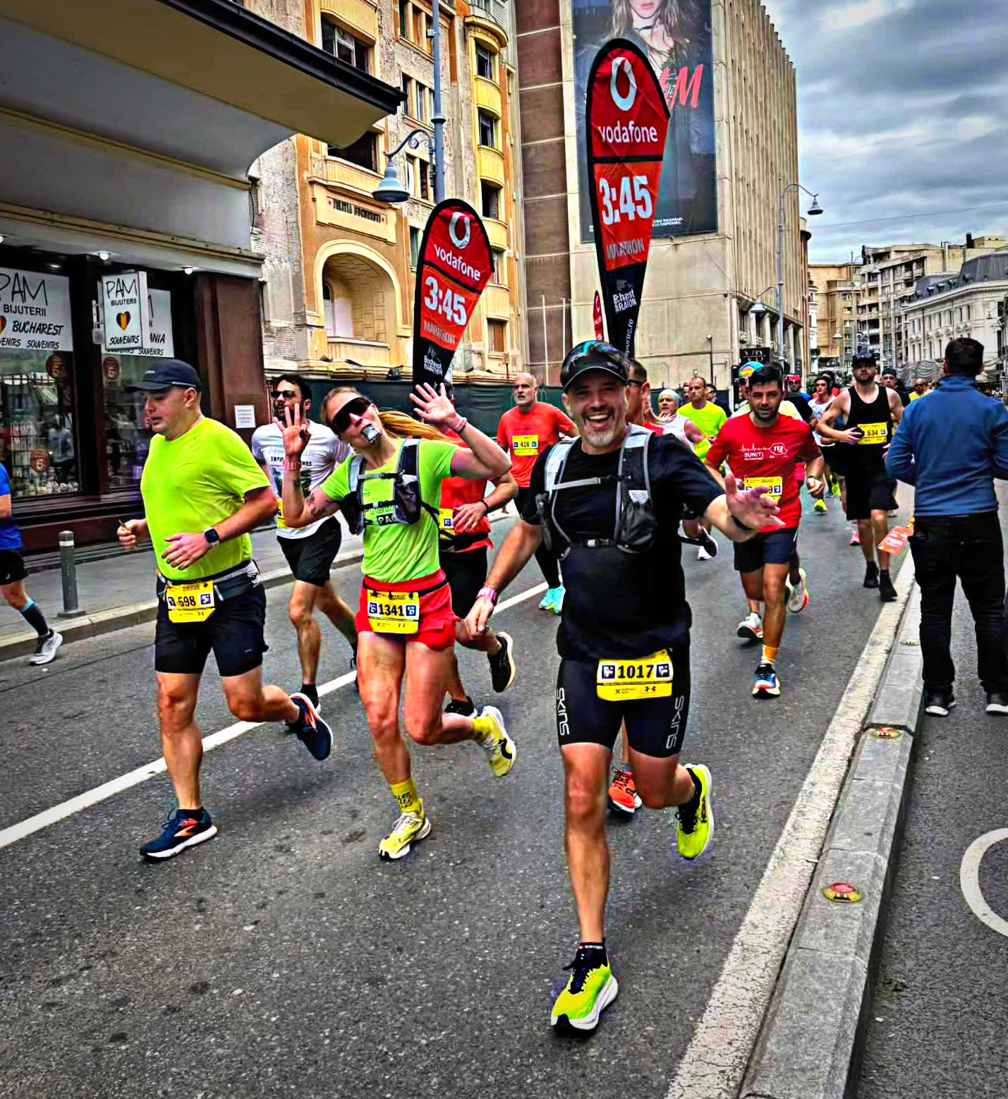 Bucharest Marathon 2025 – povestea cursei cu Hoka Mach X3 și cu steagul 3h45